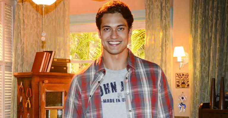 Raphael Vianna mostra nova foto com a namorada, Angela Munhoz
