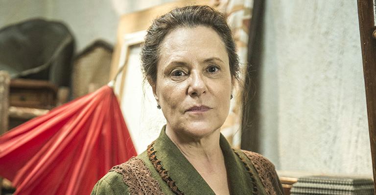 Após internação, Elizabeth Savalla agradece apoio dos fãs