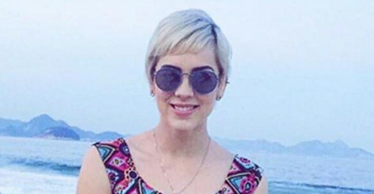 Sophia Abrahão exibe barriga chapada em foto na praia