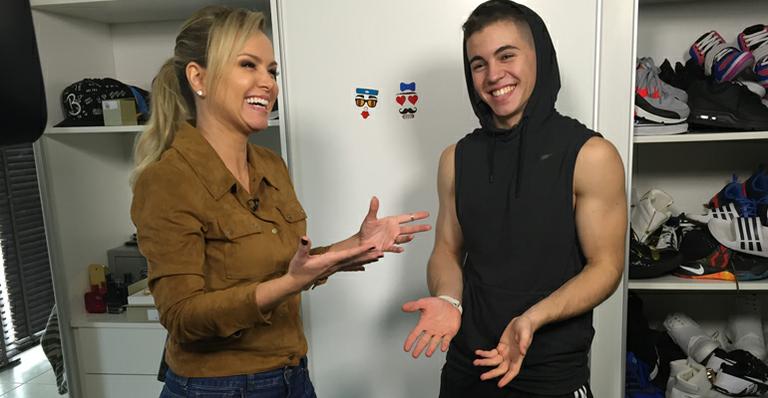 Biel abre a casa e mostra sua ‘bagunça’ para Eliana