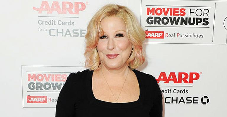 Bette Midler lamenta morte de galinha, chamada Kim Kardashian
