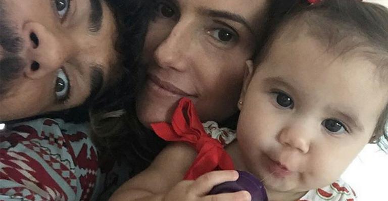 Deborah Secco batiza a pequena Maria Flor no seu aniversário de seis meses