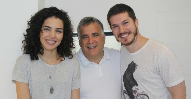 Julia Konrad e Caio Paduan apoiam ação do bem no Rio de Janeiro