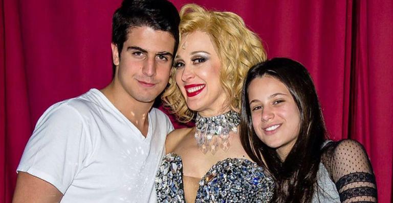 Enzo Celulari se declara para a irmã Sophia Raia: ‘Porto seguro’