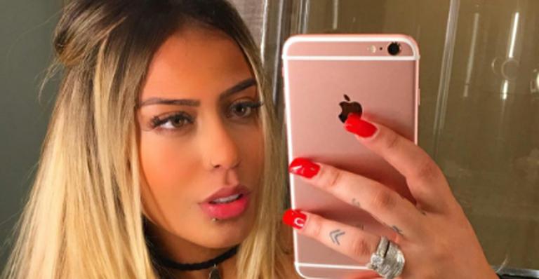 Rafaella Santos capricha no decote em foto e ganha elogios: “Deusa”