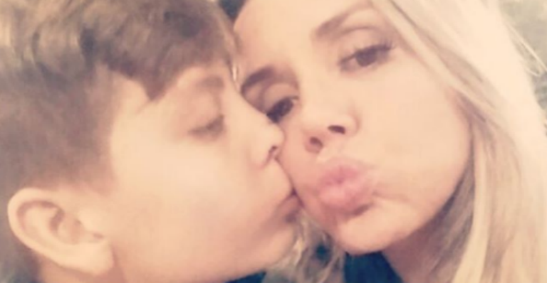 Renata Banhara parabeniza o filho, Breno, pelo aniversário de 12 anos