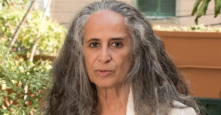 Causa nobre: Maria Bethânia apoia luta contra o HIV