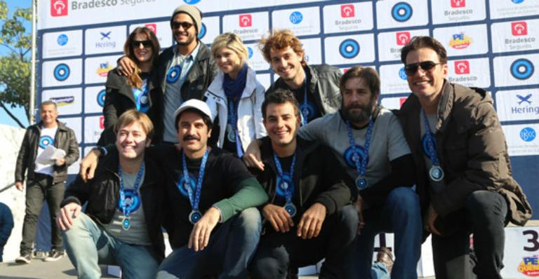Estrelas participam de corrida contra o câncer de Mama