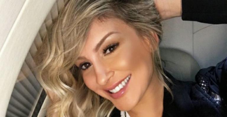 Sempre produzida, Claudia Leitte aparece sem maquiagem e de moletom