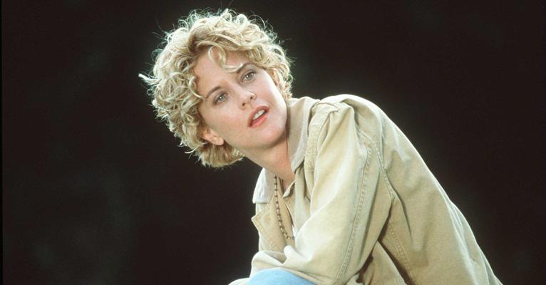 Irreconhecível! Meg Ryan aparece diferente após plásticas