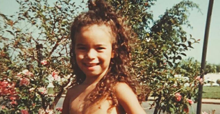 Maria Gadú mostra fotos da infância: “Modelito carão”