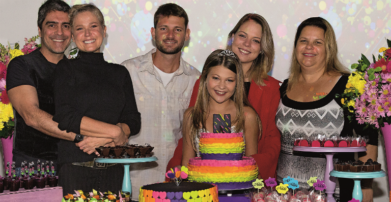 Parabéns de Xuxa à sobrinha, Nikki Meneghel