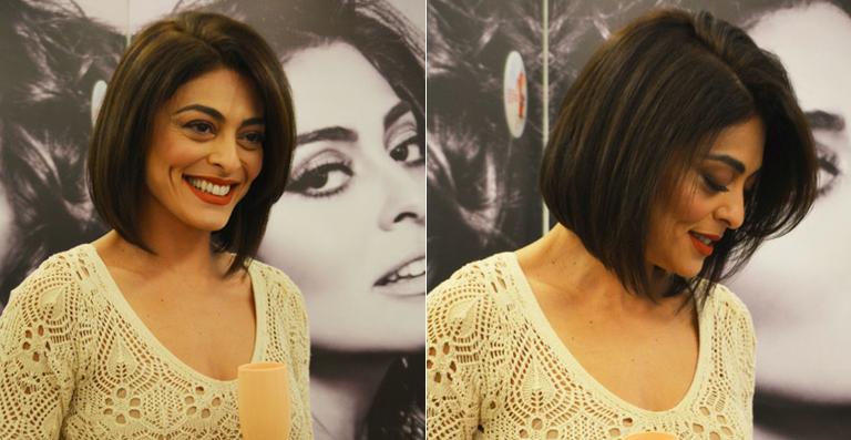 Com novo visual, Juliana Paes cuida dos cabelos no salão da família