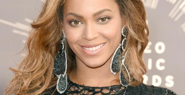 Beyoncé mostra sua fantasia de Halloween