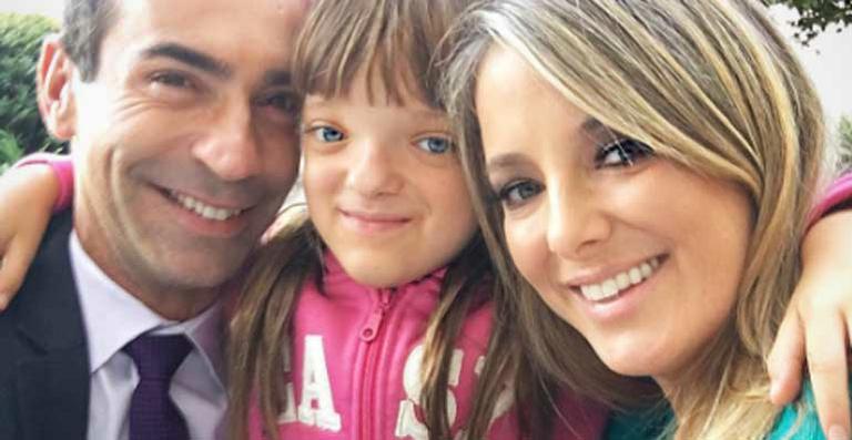 Ticiane Pinheiro almoça com César Tralli e Rafaella em seu aniversário