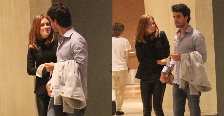 Marina Ruy Barbosa vai ao cinema com o namorado no Rio