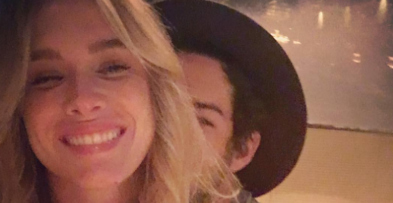 Fiorella Mattheis posa com Alexandre Pato e se declara: “Melhor amigo”