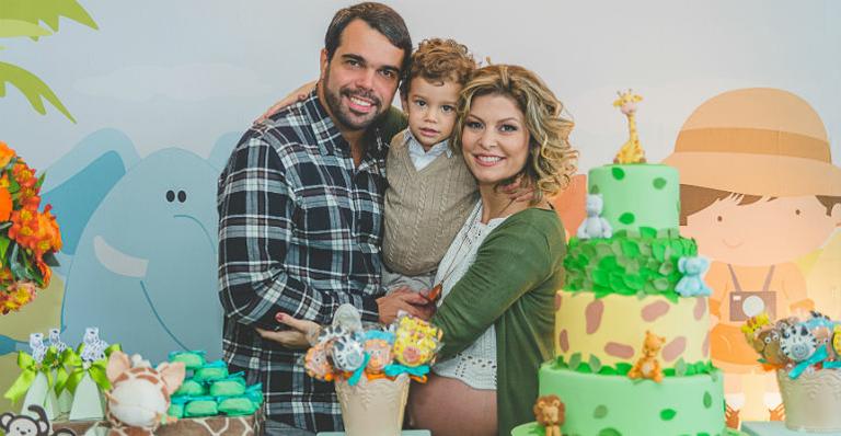A felicidade de Bárbara Borges com festa dupla