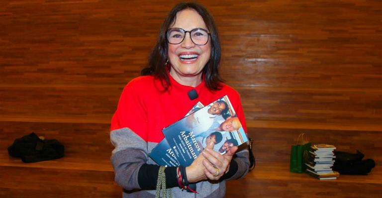 Regina Duarte prestigia lançamento literário em São Paulo