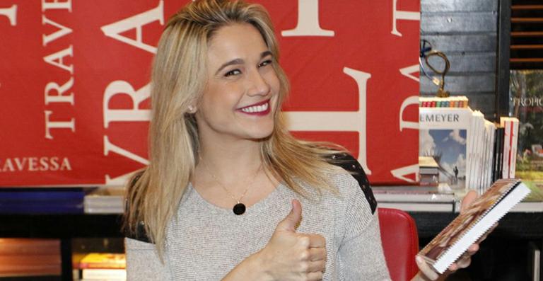 Fernanda Gentil mostra o filho sorrindo durante passeio