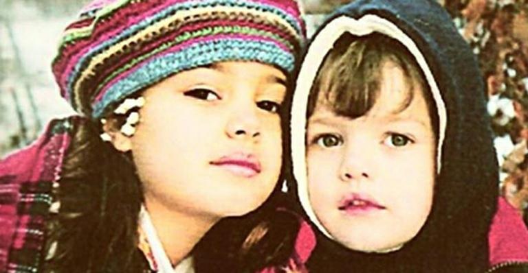 Que fofos! Sophie Charlotte mostra foto da infância com o irmão