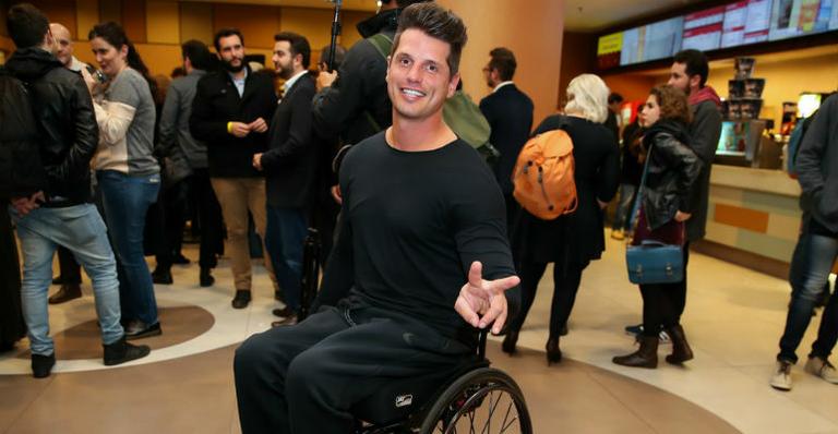 Fernando Fernandes prestigia pré-estreia de filme sobre atletas paralímpicos