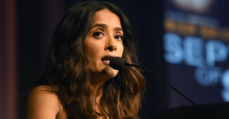 Prestes a completar 50, Salma Hayek confessa inseguranças com o próprio corpo