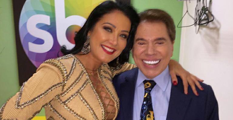 Silvio Santos usa gravata divertida e posa com Helen Ganzarolli: “O melhor de todos”