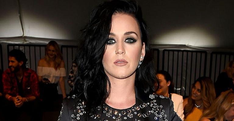 Katy Perry doa 1 milhão de dólares para ajudar escolas nos EUA