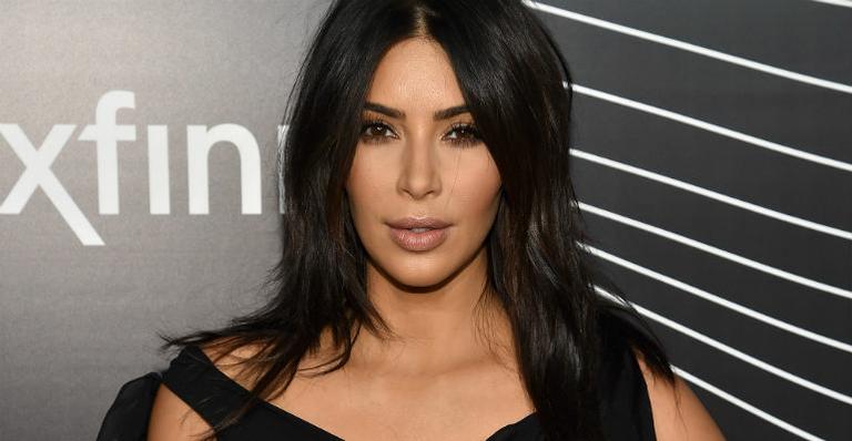 Kim Kardashian mostra nova foto do filho: ‘Saint é a minha cara!’