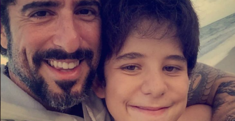 Filho de Marcos Mion, Romeo, ganha bolo especial de aniversário