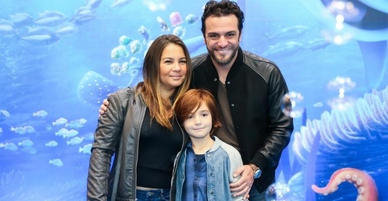 Rodrigo Lombardi leva a família para conferir a pré-estreia de ‘Procurando Dory’