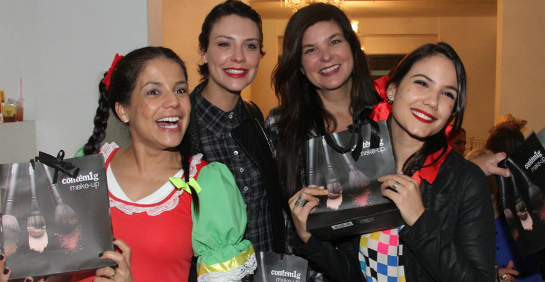 Elenco de ‘Os Dez Mandamentos’ e ‘A Terra Prometida’ prestigia festa junina no Rio de Janeiro