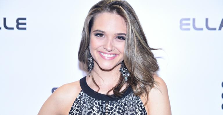 Juliana Paiva confere novidades da moda em feira