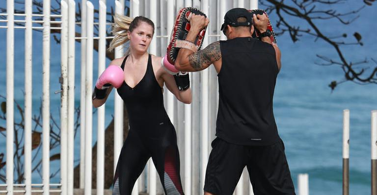 Susana Werner faz treino na orla carioca
