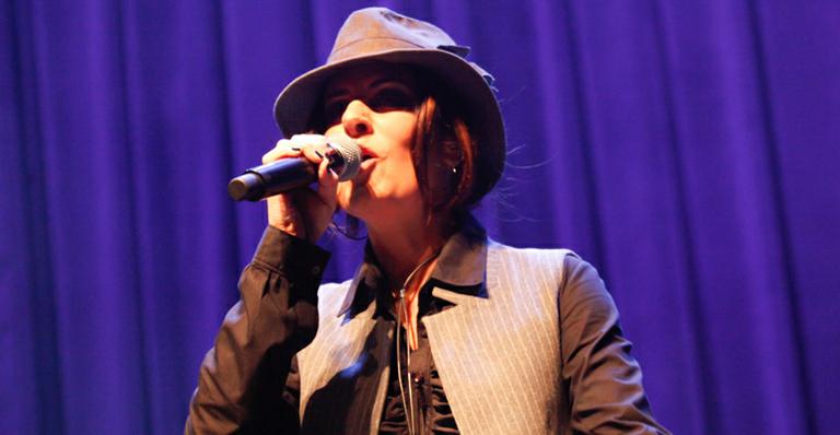 Fernanda Abreu canta sucessos de seus 25 anos de carreira em SP