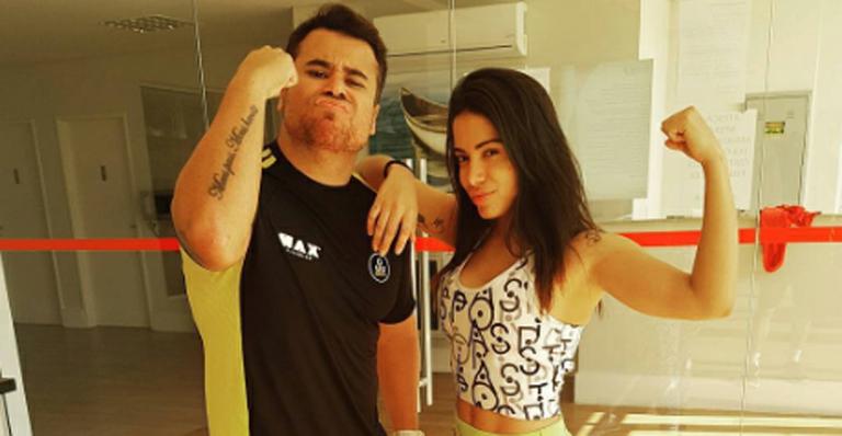 Anitta surge diferente em foto sem maquiagem após treino