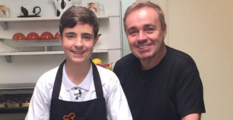 Gugu Liberato abre o baú e mostra foto antiga do filho, João: ‘O tempo passa muito rápido’