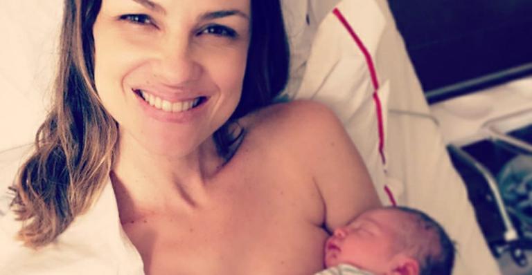 Carolina Kasting dá à luz seu segundo filho: “Nasceu o Tom”