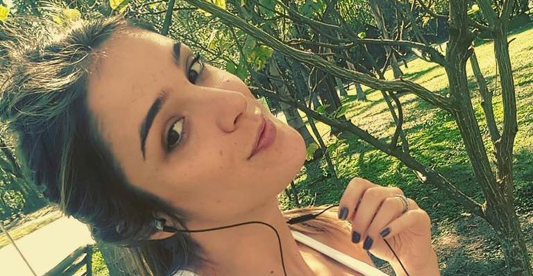 Após anunciar gravidez, Rafa Brites mostra barriguinha e brinca: ‘Tchau tanquinho’