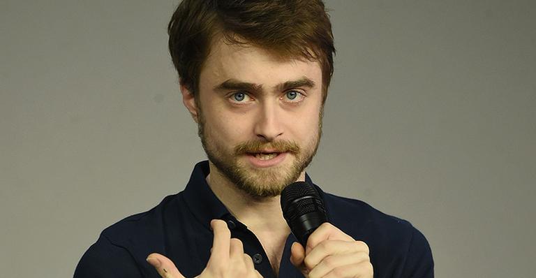 Daniel Radcliffe volta a falar sobre problemas com o álcool: ‘Me sinto mais estável’