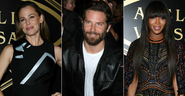 Jennifer Garner, Bradley Cooper e Naomi assistem desfile da Versace em Paris