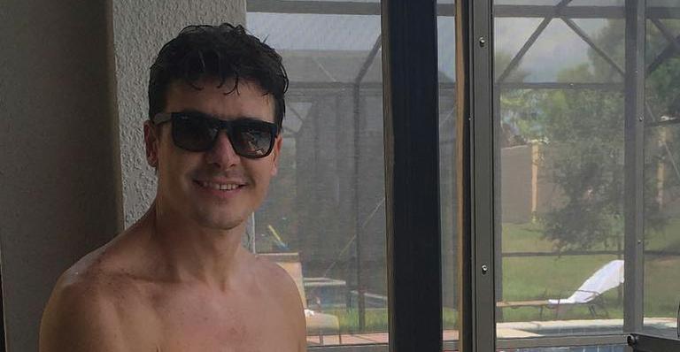 Aos 42, Rodrigo Faro aparece de sunga e exibe corpo sarado em clique da esposa