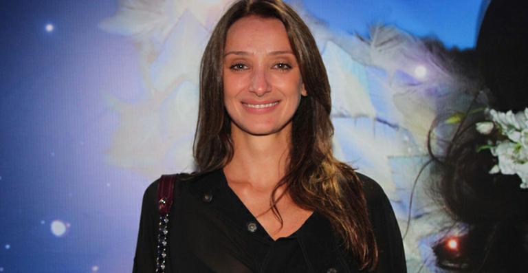 Sabrina Parlatore relembra sessão de quimioterapia: “Tudo passa”