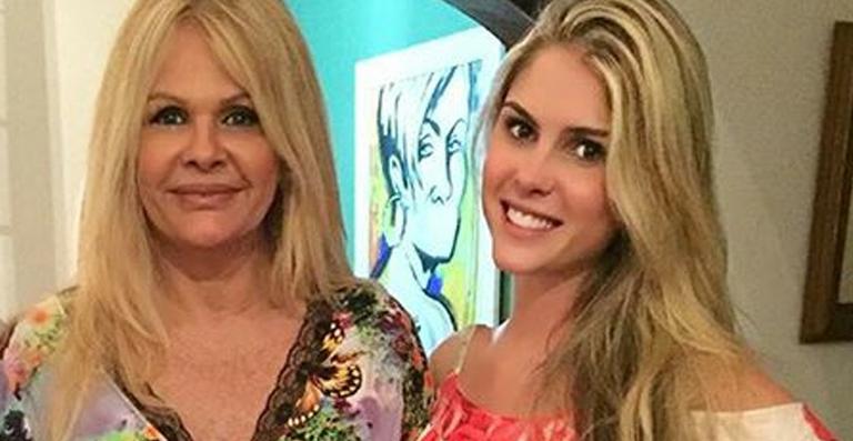 Monique Evans completa 60 anos e ganha homenagem da filha, Bárbara: ‘Guerreira’