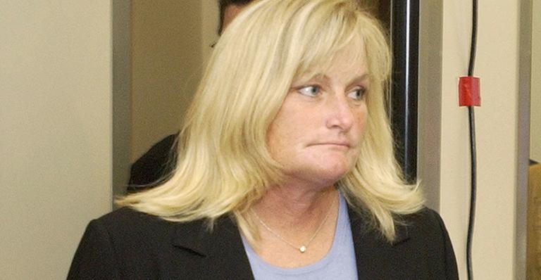 Ex-mulher de Michael Jackson, Debbie Rowe anuncia que está em tratamento contra um câncer de mama