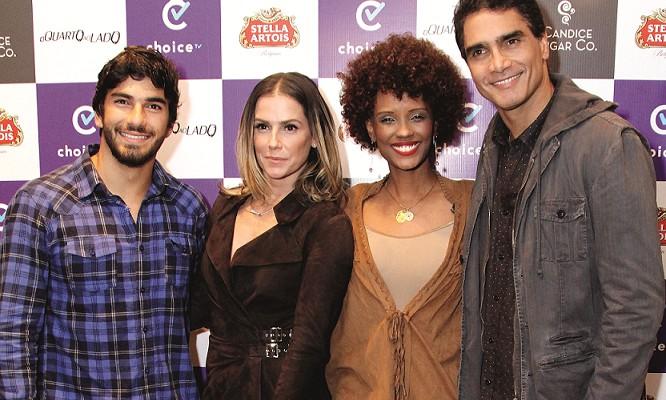 Deborah Secco apóia o eleito, Hugo Moura, em estreia
