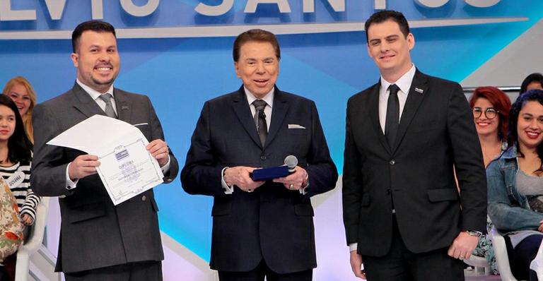 Silvio Santos se torna Doutor em Comunicação