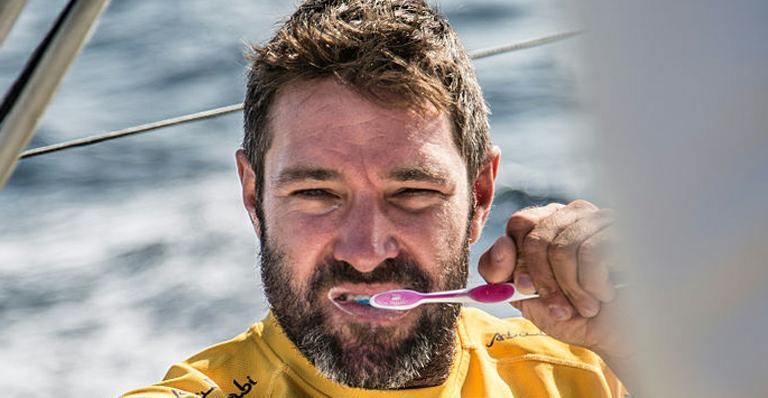 Dentista ensina como garantir uma boa higiene bucal