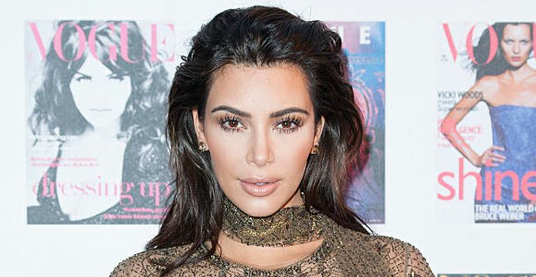 Kim Kardashian posa de maiô e mostra resultado de dieta